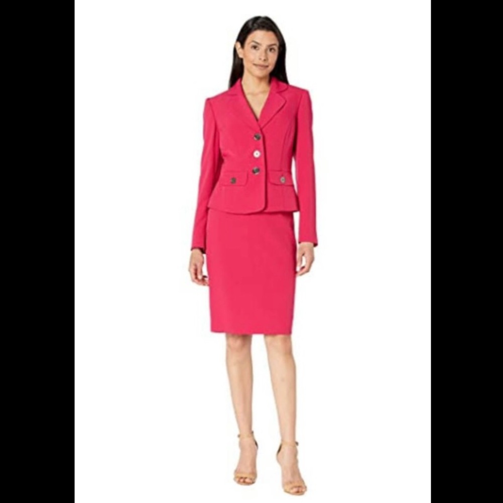 ‼️BRAND NEW‼️ Le Suit 3 Button Notch Collar Stretch Crepe Fit & Flare Skirt Suit
